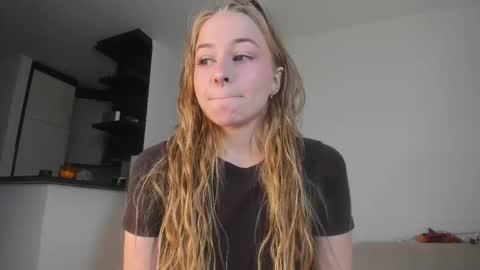 Snapshot of mia_meows chatting on October 2025 12:53:02 PM Mia here Appreciate your support online show from October 2025 12:53:02 PM