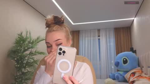 mia_milagros online show from February 2025 04:15:01 AM