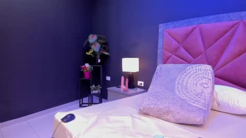 Snapshot of mia_milff chatting on April 2026 07:04:01 PM MIA online show from April 2026 07:04:01 PM
