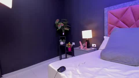 Snapshot of mia_milff chatting on May 2026 08:05:01 PM MIA online show from May 2026 08:05:01 PM