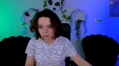 mia_mooon_ online show from June 2026 08:17:01 AM