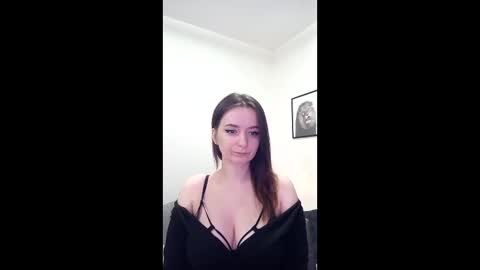 Snapshot of mia_muuur chatting on February 2026 09:13:01 AM Mia online show from February 2026 09:13:01 AM