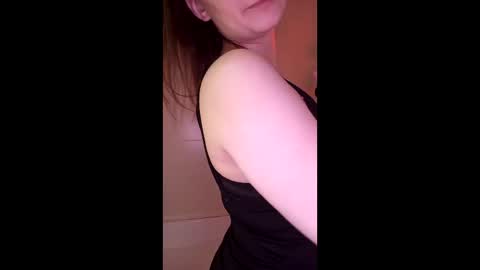 Snapshot of mia_muuur chatting on February 2026 12:07:01 AM Mia online show from February 2026 12:07:01 AM