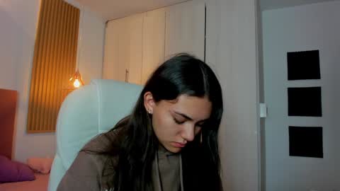 Mia Nevaeh - follow me online show from January 2025 08:25:02 PM