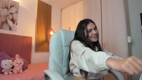 Mia Nevaeh - follow me online show from February 2025 09:40:01 PM