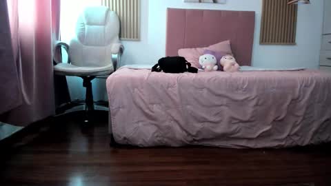 Mia Nevaeh - follow me online show from December 2025 07:07:02 PM