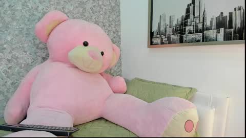 Snapshot of mia_petithe chatting on May 2026 02:31:01 AM Mia online show from May 2026 02:31:01 AM