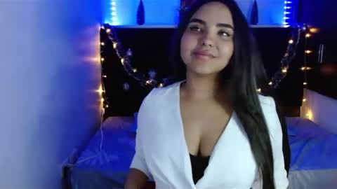 Mia  online show from December 2024 05:09:01 PM