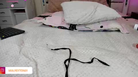mia_peyton1 online show from December 2025 08:38:02 PM