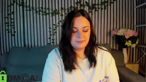 Mia online show from October 2025 01:09:02 AM