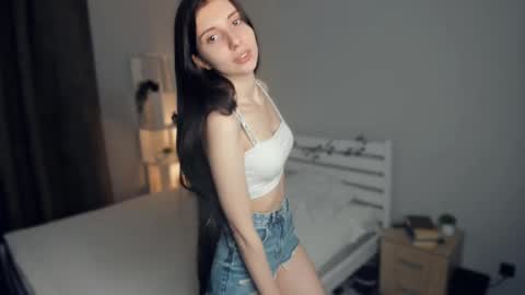 Mia online show from March 2025 11:20:01 AM