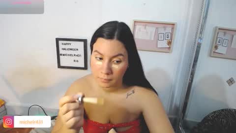 mia reys online show from November 2025 12:07:01 PM