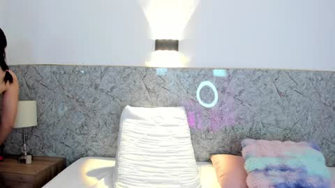 Mia online show from December 2024 11:58:01 AM