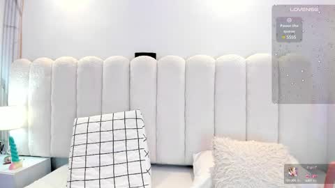 Mia online show from February 2025 12:39:01 PM