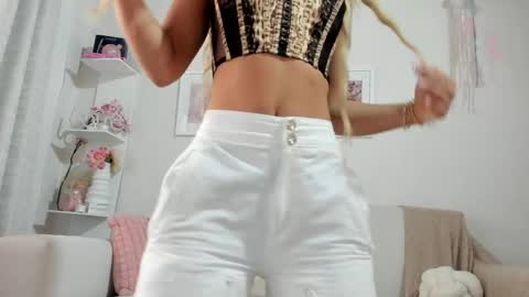 mia_rosse8 online show from May 2026 07:43:02 PM