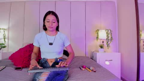 mia rousse25 online show from September 2025 02:19:01 PM