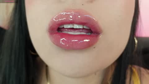 Snapshot of mia_roux1 chatting on June 2026 01:28:02 AM Mia online show from June 2026 01:28:02 AM