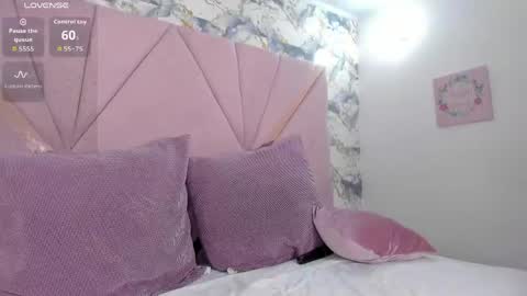 Snapshot of mia_rouxx1 chatting on April 2026 04:52:01 AM Mia online show from April 2026 04:52:01 AM