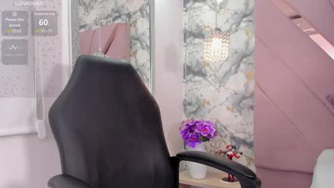 Snapshot of mia_rouxx1 chatting on April 2026 05:08:02 AM Mia online show from April 2026 05:08:02 AM
