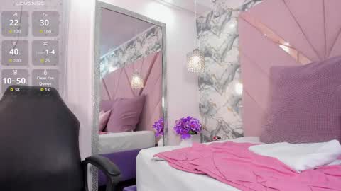 Snapshot of mia_rouxx1 chatting on April 2026 04:27:01 AM Mia online show from April 2026 04:27:01 AM