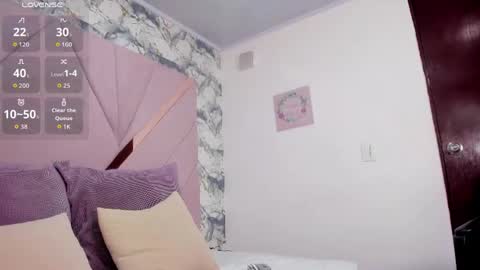 Snapshot of mia_rouxx1 chatting on April 2026 04:38:01 AM Mia online show from April 2026 04:38:01 AM