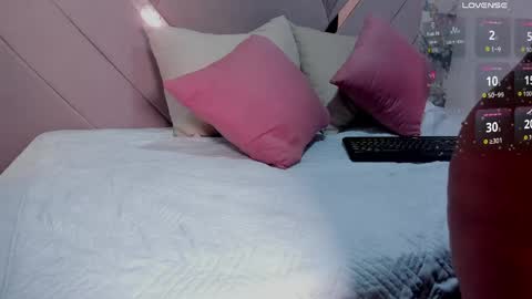Snapshot of mia_rouxx1 chatting on May 2026 08:00:02 AM Mia online show from May 2026 08:00:02 AM
