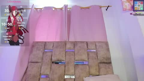 mia_royal online show from April 2026 07:07:01 PM