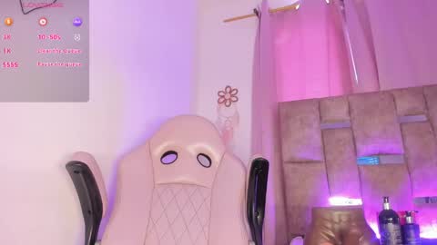 Snapshot of mia_royal chatting on May 2026 06:03:01 PM mia_royal online show from May 2026 06:03:01 PM