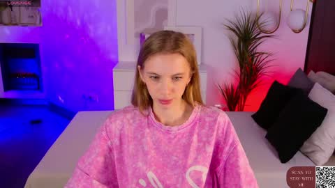 Mia online show from April 2026 06:22:02 AM