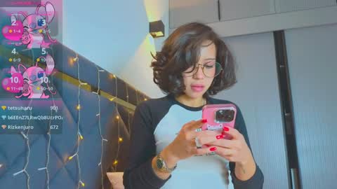 Mia online show from January 2025 12:33:02 PM