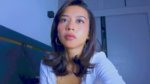 Mia online show from September 2025 01:35:01 PM