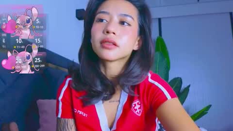 Mia online show from October 2025 04:04:01 PM