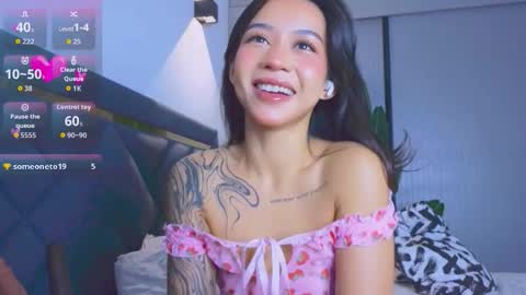 Mia online show from November 2025 06:32:01 PM