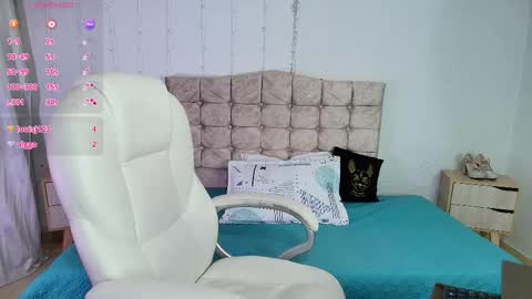 Mia  online show from November 2025 02:10:02 AM