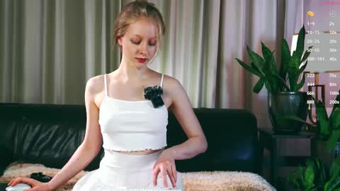 Mia online show from September 2025 02:51:01 PM