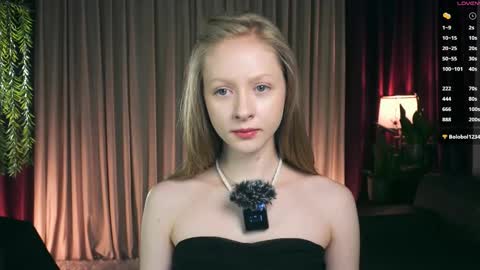 Mia online show from December 2025 03:27:02 PM