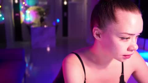 VixenMia online show from February 2026 04:01:02 AM