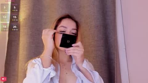 Mia White  online show from November 2025 01:22:02 PM