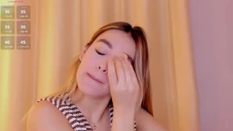 Snapshot of mia_white11 chatting on February 2026 01:07:01 PM Mia White online show from February 2026 01:07:01 PM