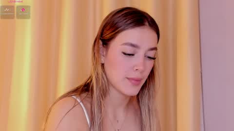 Mia White  online show from April 2026 01:23:01 PM