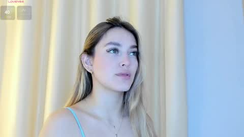 Mia White  online show from April 2026 01:29:02 PM