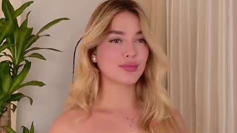 Mia White  online show from July 2026 03:38:02 PM