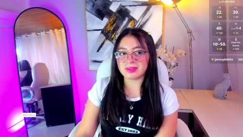 mia_wills_ online show from April 2026 04:56:01 PM