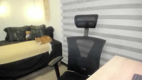 Snapshot of mia_xgray chatting on October 2025 10:12:02 PM Mia online show from October 2025 10:12:02 PM