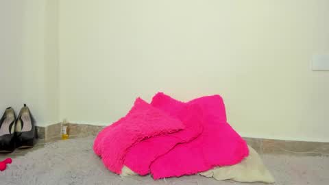 MIA INDEPENDENT MODEL  online show from December 2024 10:06:02 AM