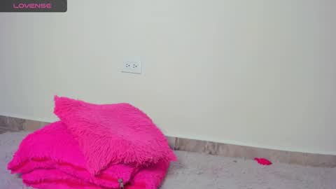 MIA INDEPENDENT MODEL  online show from January 2025 08:41:02 AM