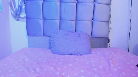 mia  nicolle online show from December 2024 08:26:01 AM