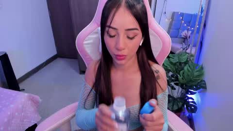 mia  nicolle online show from February 2025 01:40:02 AM