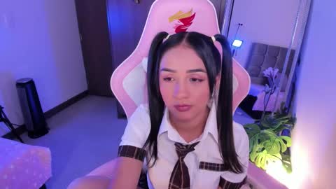 mia  nicolle online show from October 2025 03:14:02 AM