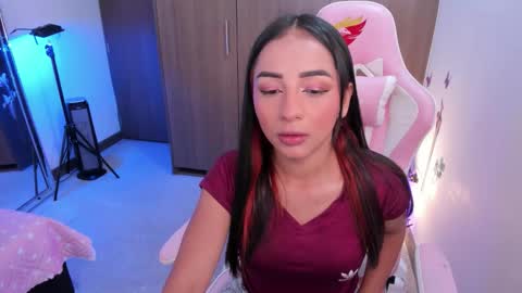 mia  nicolle online show from January 2026 01:52:02 AM